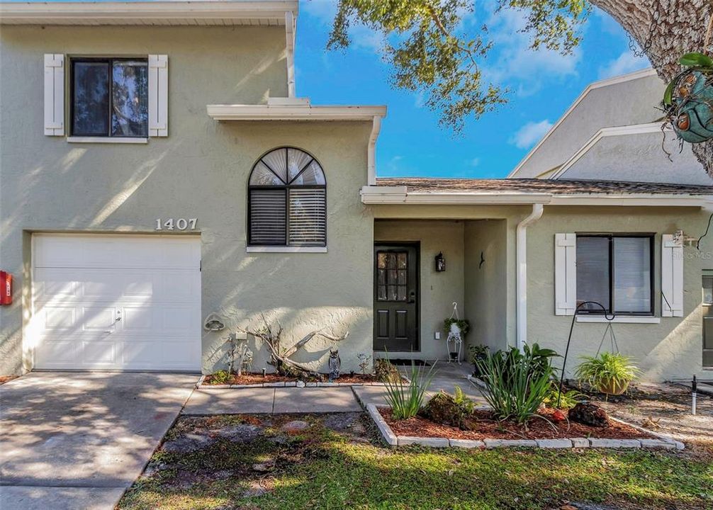 待售: $244,999 (2 贝兹, 1 浴室, 957 平方英尺)