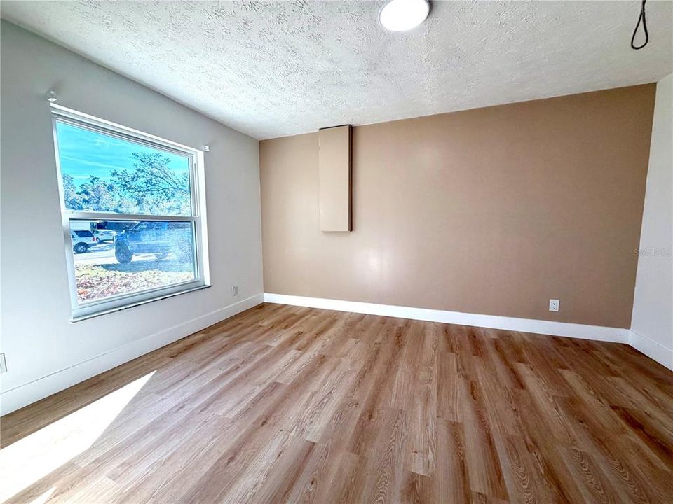 For Rent: $2,550 (4 beds, 2 baths, 1548 Square Feet)