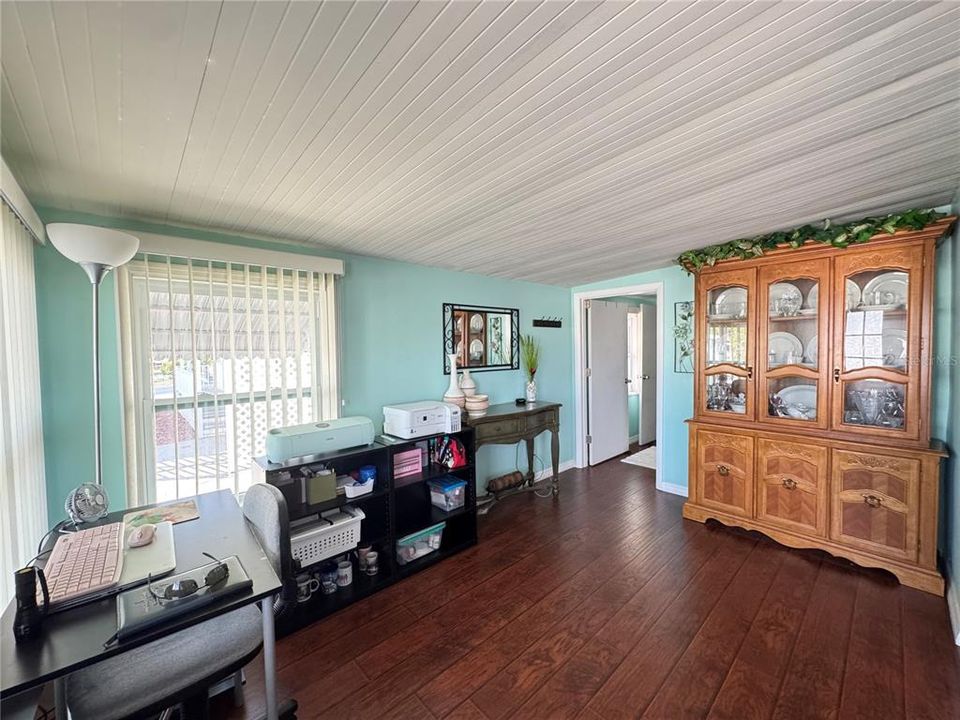 For Sale: $98,500 (2 beds, 1 baths, 621 Square Feet)