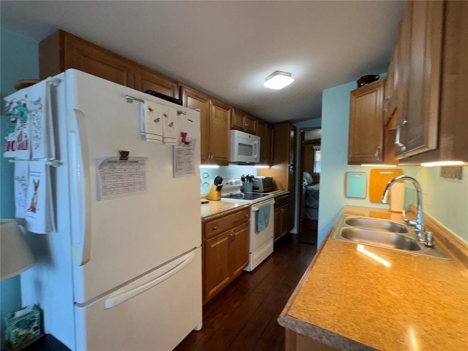 For Sale: $98,500 (2 beds, 1 baths, 621 Square Feet)