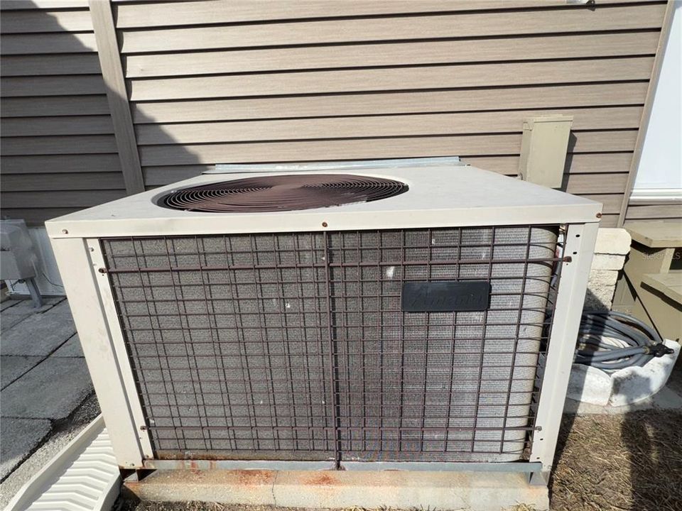 For Sale: $98,500 (2 beds, 1 baths, 621 Square Feet)