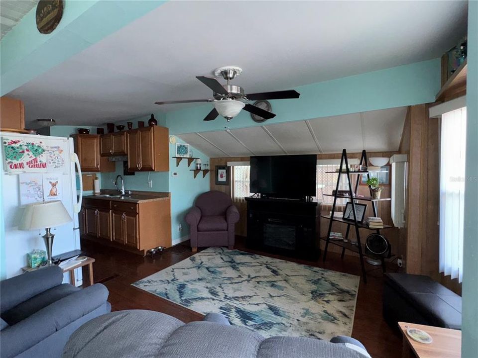 For Sale: $98,500 (2 beds, 1 baths, 621 Square Feet)