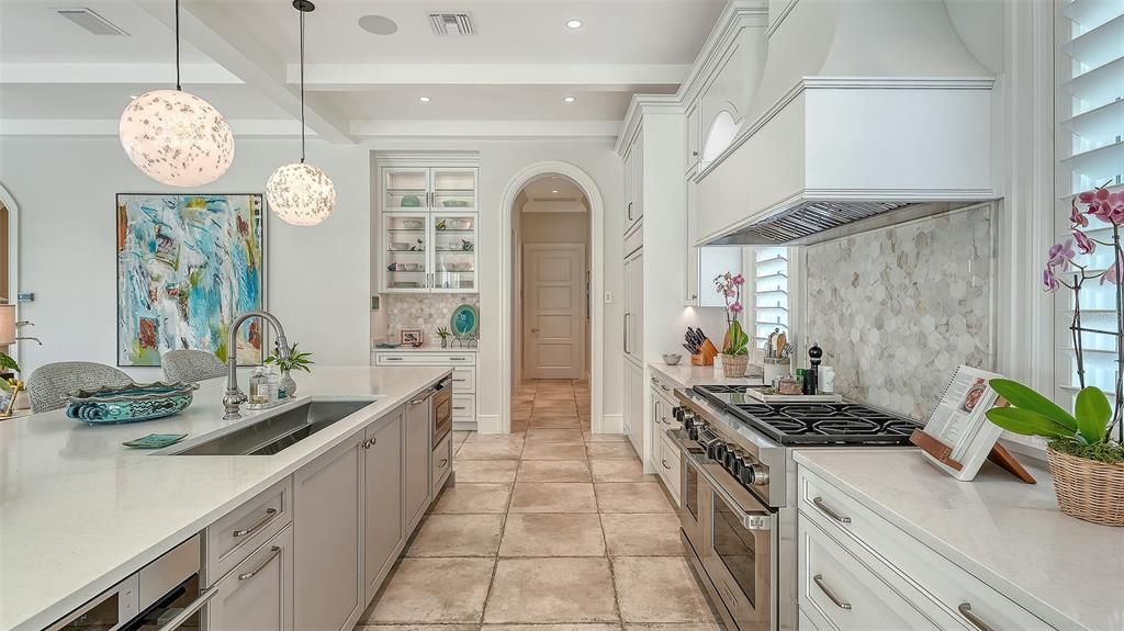 На продажу: $8,250,000 (4 спален, 4 ванн, 4630 Квадратных фут)