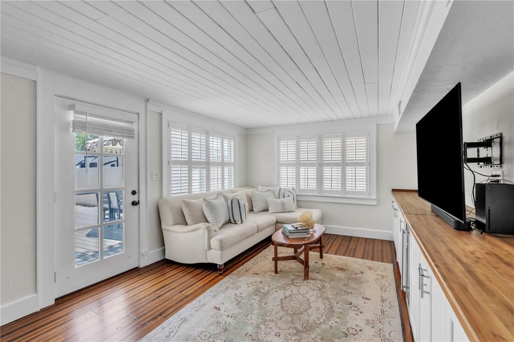 Под контрактом: $600,000 (3 спален, 2 ванн, 1591 Квадратных фут)