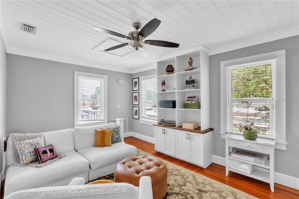 Под контрактом: $600,000 (3 спален, 2 ванн, 1591 Квадратных фут)