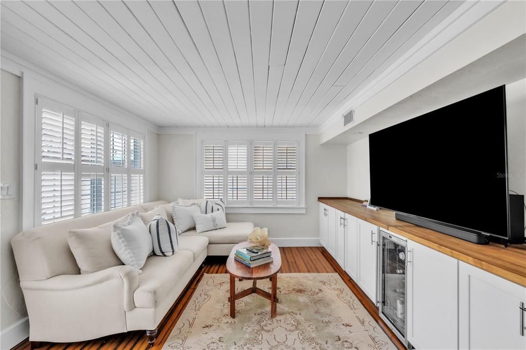 Под контрактом: $600,000 (3 спален, 2 ванн, 1591 Квадратных фут)