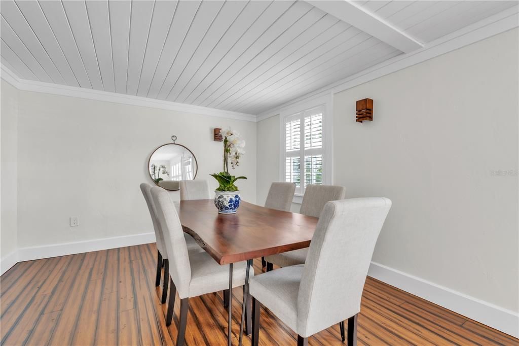 Под контрактом: $600,000 (3 спален, 2 ванн, 1591 Квадратных фут)