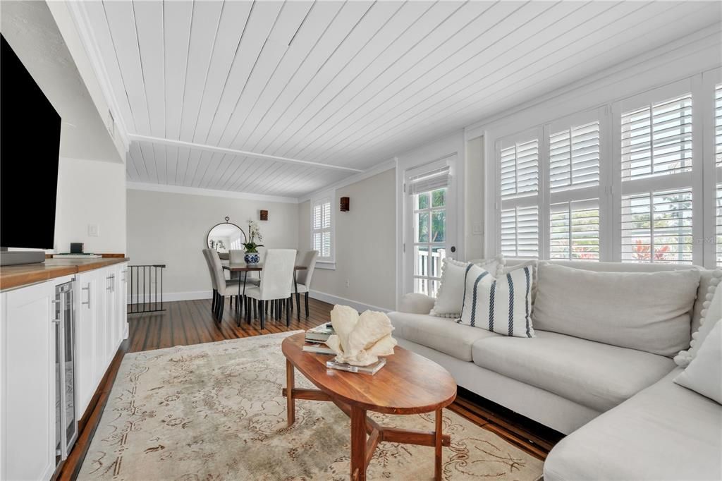 Под контрактом: $600,000 (3 спален, 2 ванн, 1591 Квадратных фут)