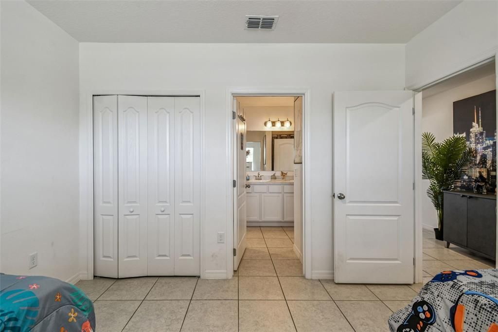 En Venta: $363,000 (5 camas, 3 baños, 2676 Pies cuadrados)