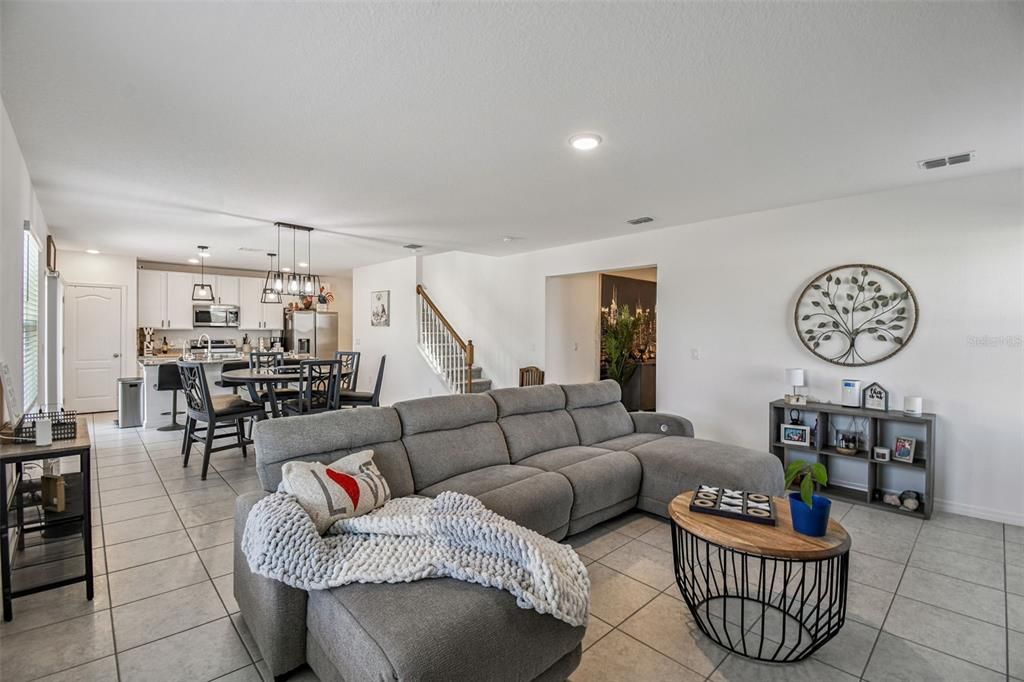 En Venta: $363,000 (5 camas, 3 baños, 2676 Pies cuadrados)