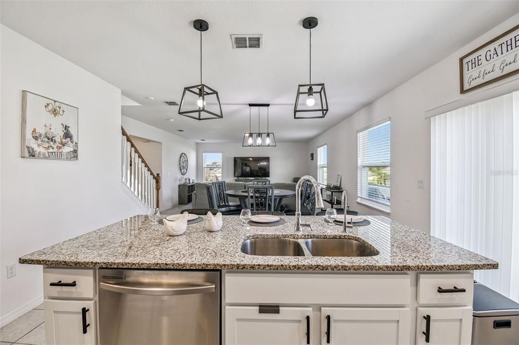 En Venta: $363,000 (5 camas, 3 baños, 2676 Pies cuadrados)