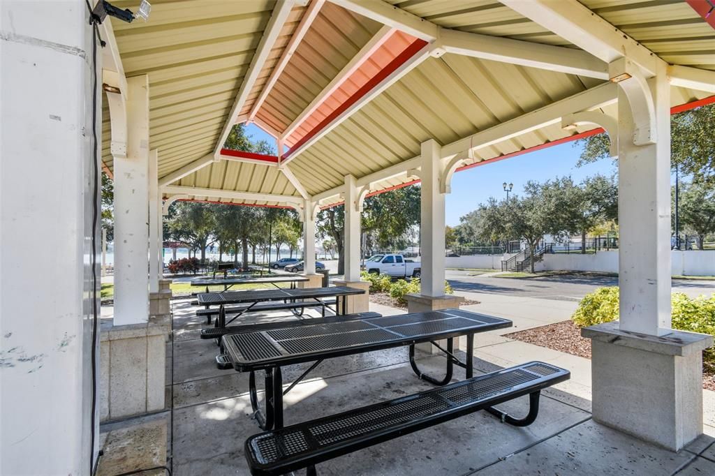 En Venta: $363,000 (5 camas, 3 baños, 2676 Pies cuadrados)