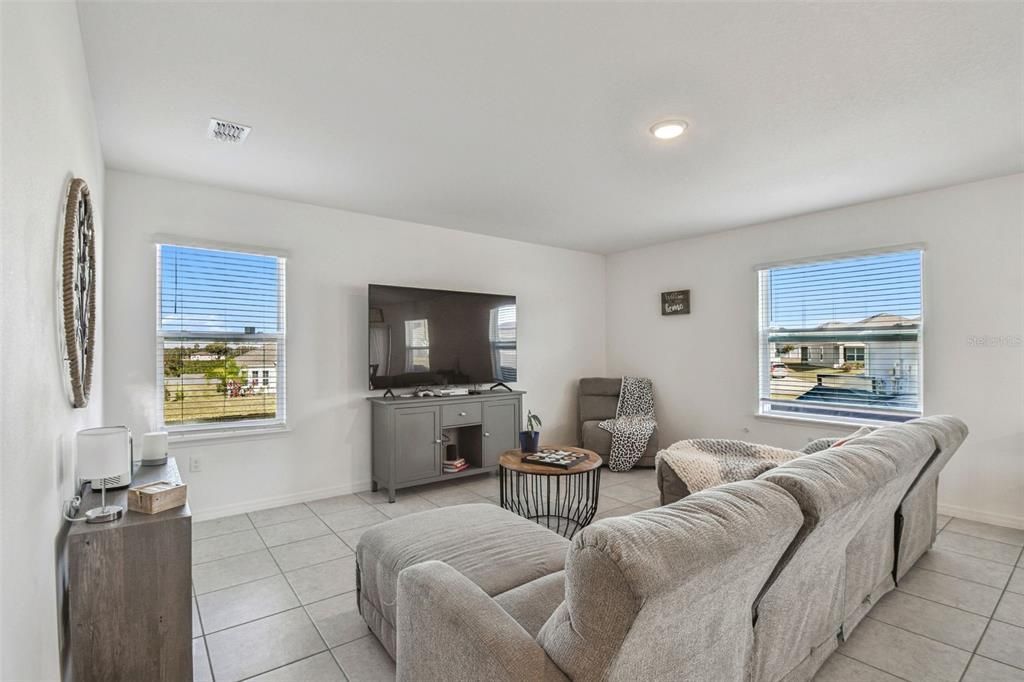 En Venta: $363,000 (5 camas, 3 baños, 2676 Pies cuadrados)