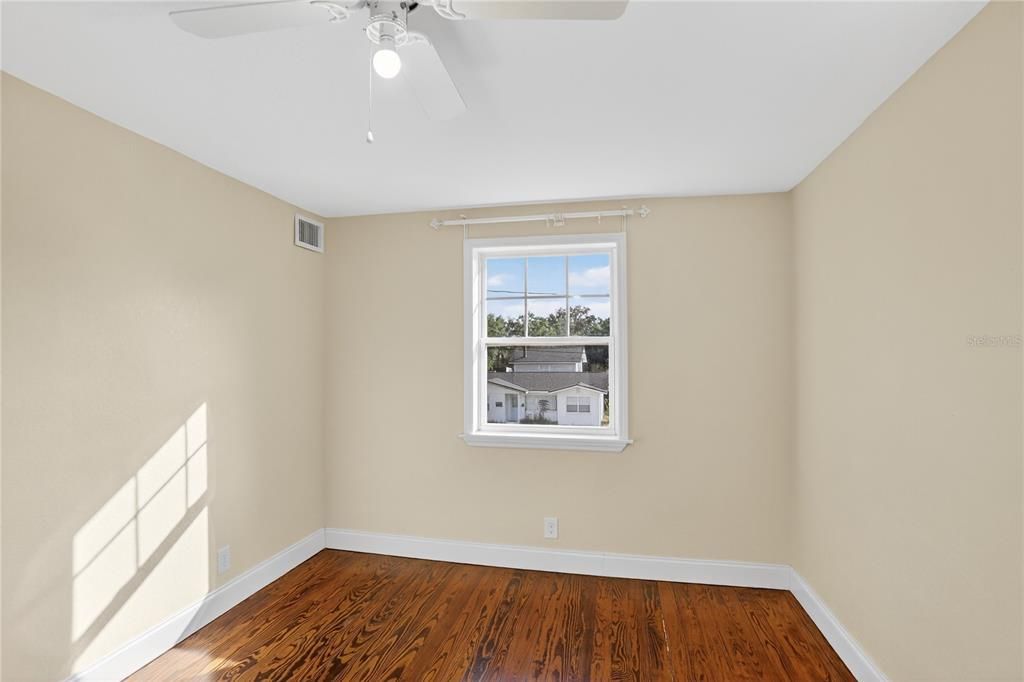 待售: $399,000 (4 贝兹, 2 浴室, 2059 平方英尺)