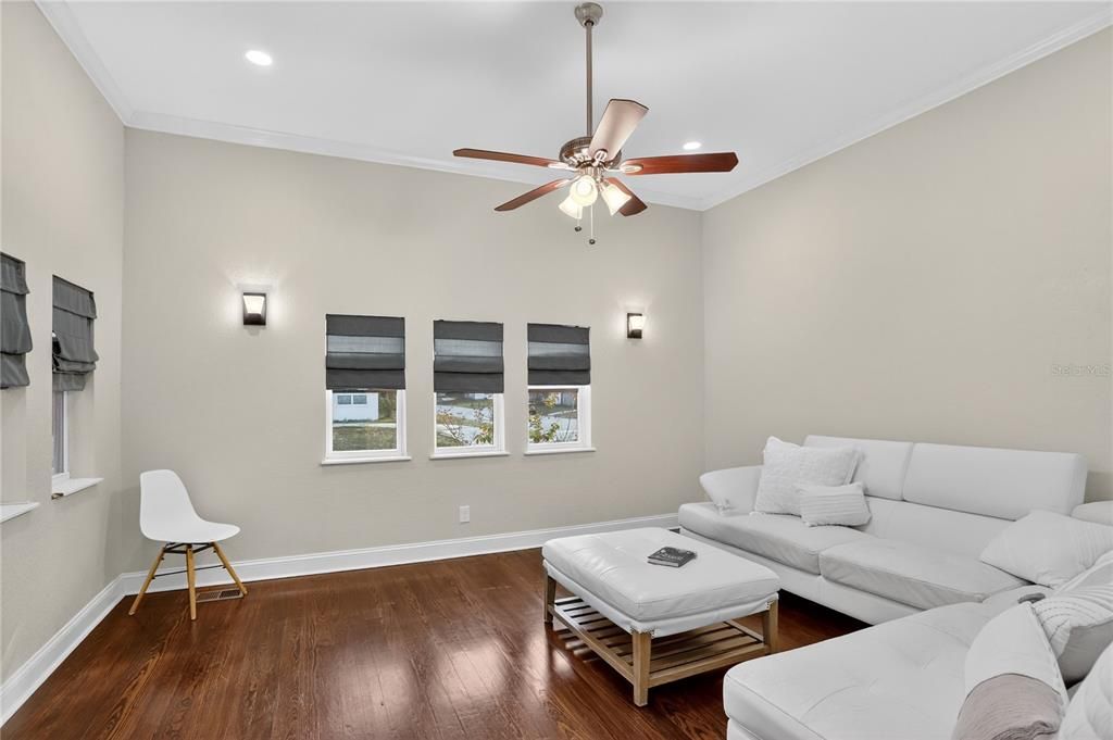 待售: $399,000 (4 贝兹, 2 浴室, 2059 平方英尺)