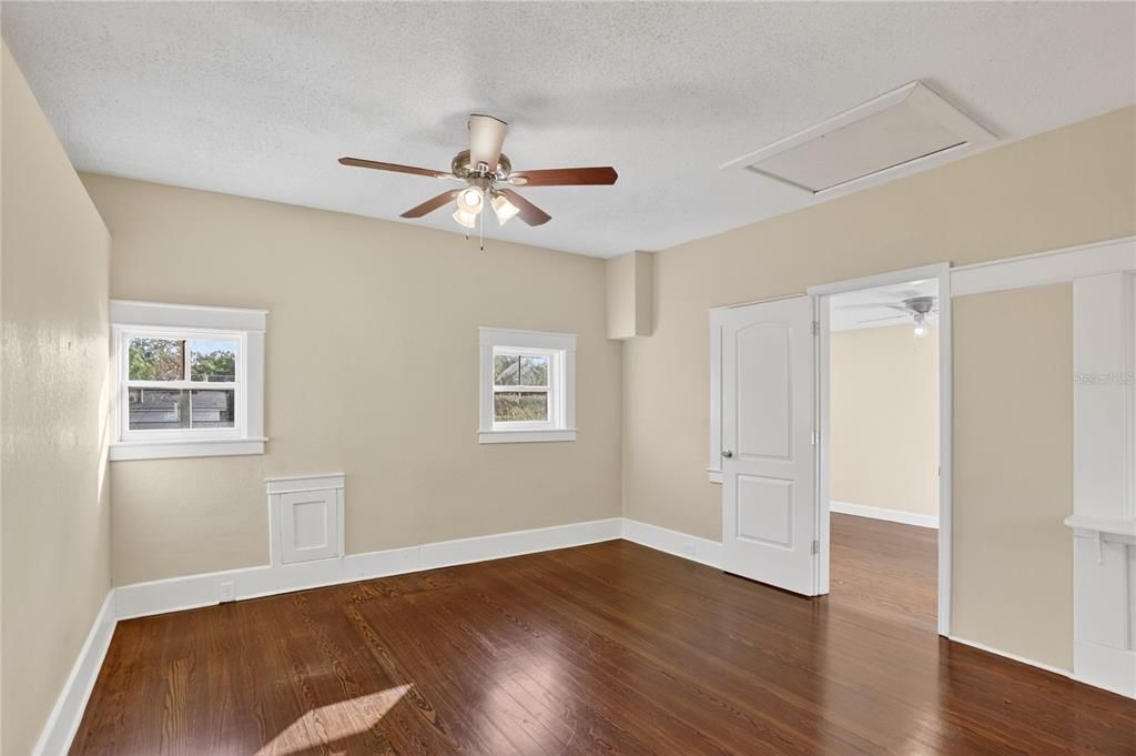 待售: $399,000 (4 贝兹, 2 浴室, 2059 平方英尺)