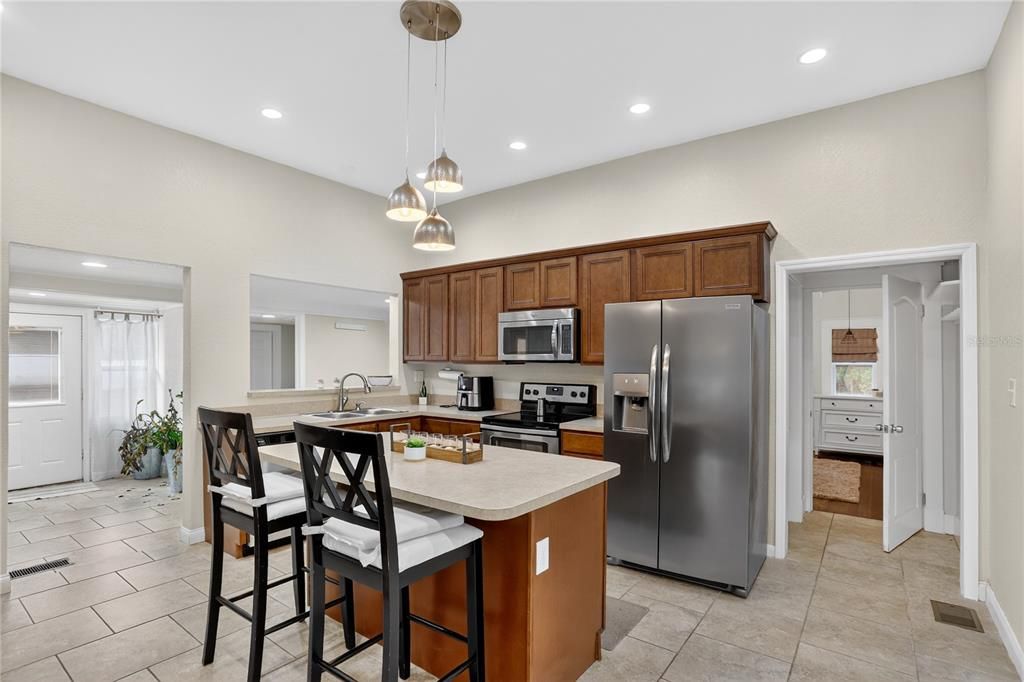 待售: $399,000 (4 贝兹, 2 浴室, 2059 平方英尺)