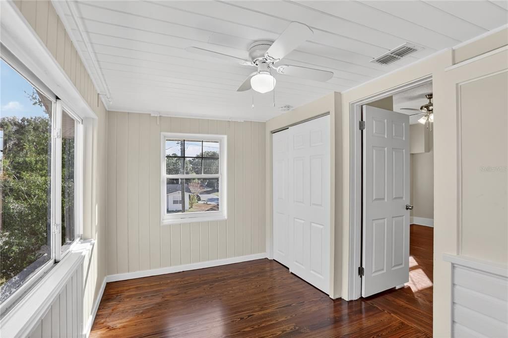 待售: $399,000 (4 贝兹, 2 浴室, 2059 平方英尺)