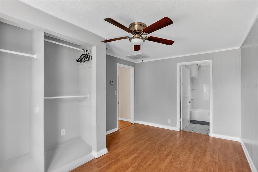 待售: $399,000 (4 贝兹, 2 浴室, 2059 平方英尺)