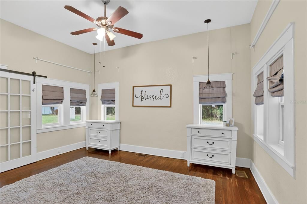 待售: $399,000 (4 贝兹, 2 浴室, 2059 平方英尺)