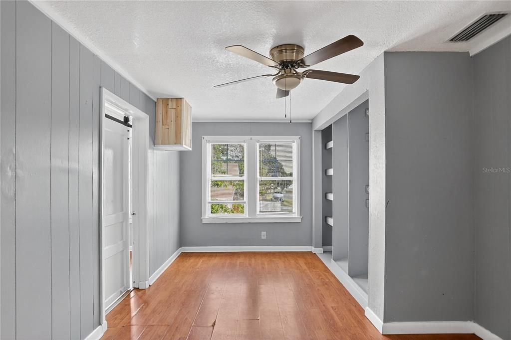 待售: $399,000 (4 贝兹, 2 浴室, 2059 平方英尺)