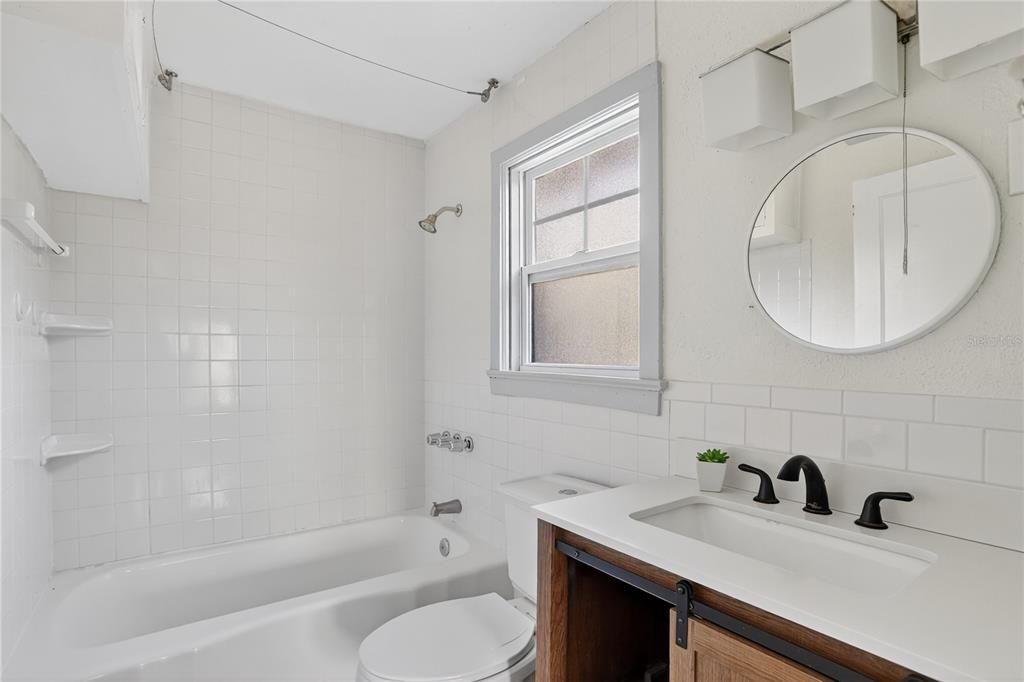 待售: $399,000 (4 贝兹, 2 浴室, 2059 平方英尺)