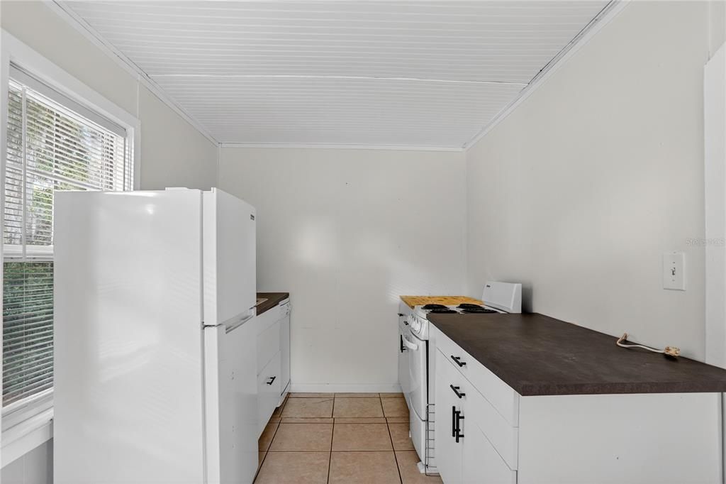 待售: $399,000 (4 贝兹, 2 浴室, 2059 平方英尺)