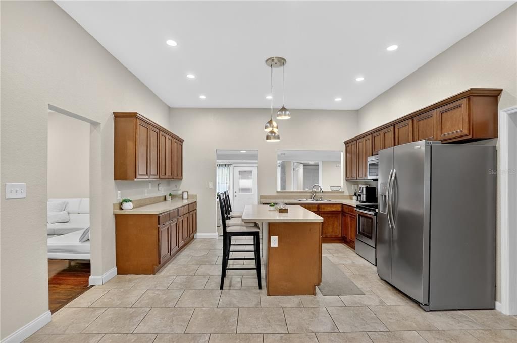 待售: $399,000 (4 贝兹, 2 浴室, 2059 平方英尺)