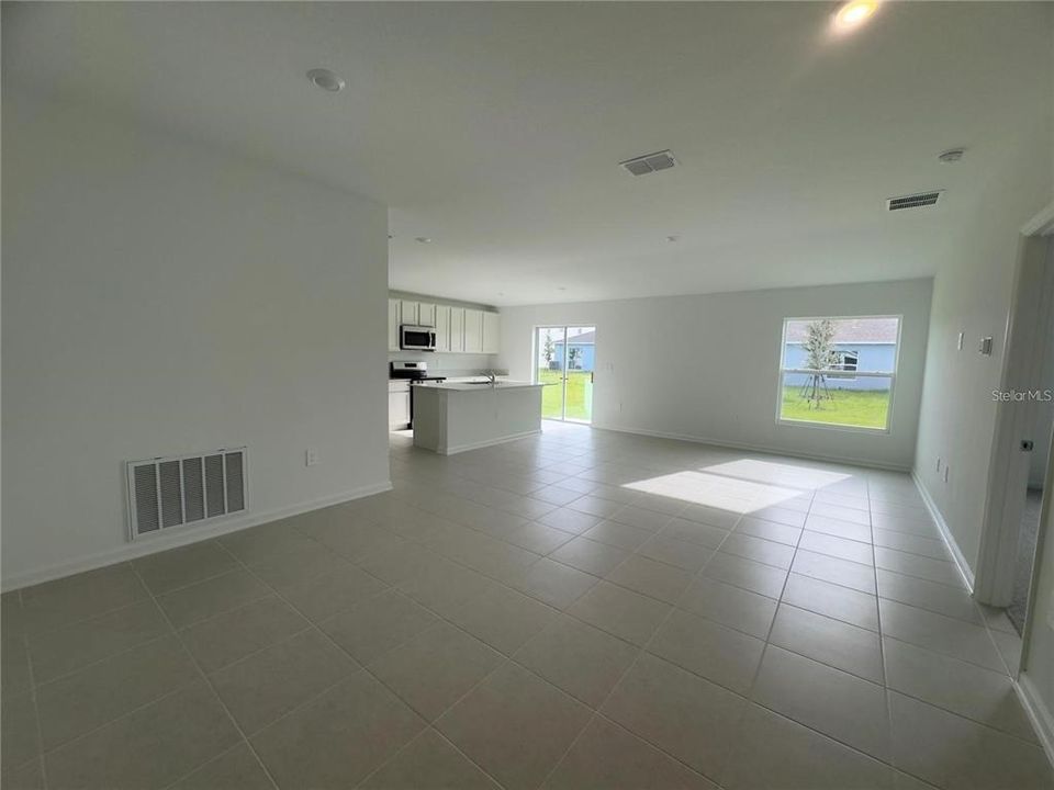 For Rent: $2,000 (3 beds, 2 baths, 1487 Square Feet)