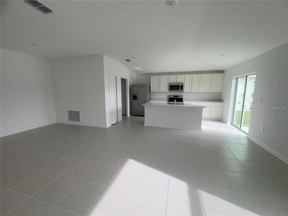 For Rent: $2,000 (3 beds, 2 baths, 1487 Square Feet)