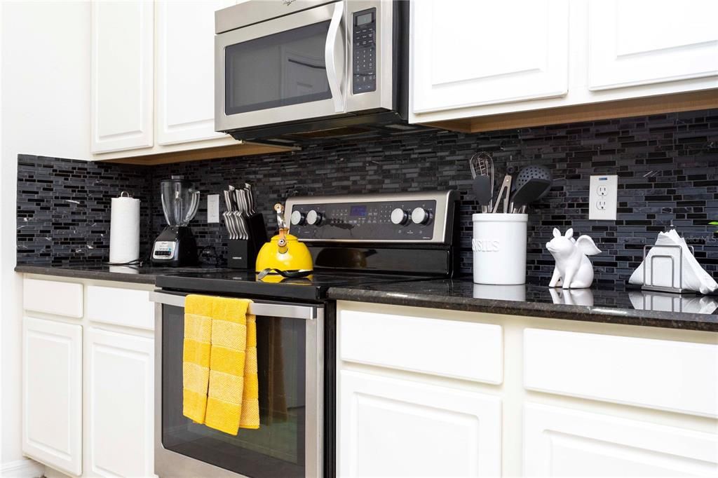 For Rent: $2,690 (4 beds, 3 baths, 1907 Square Feet)