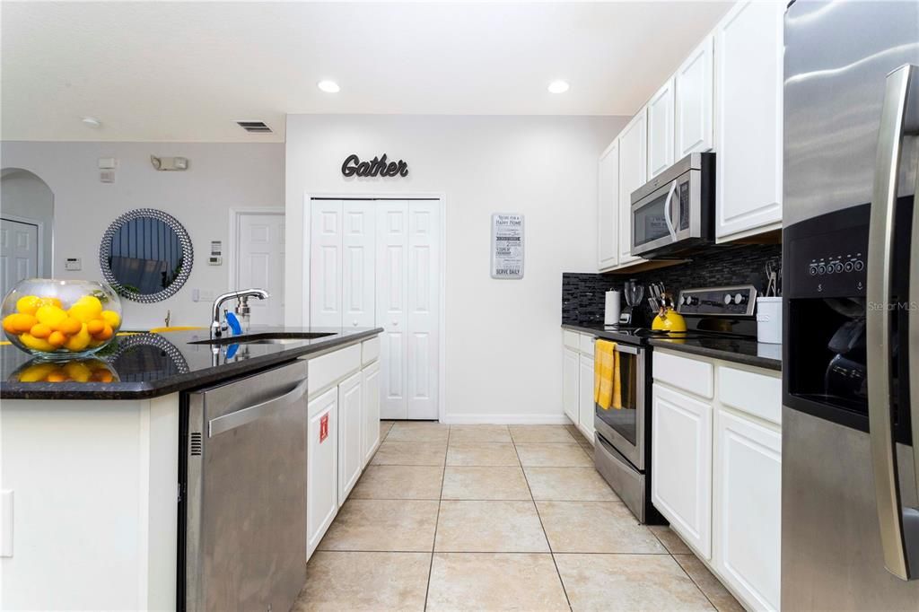 For Rent: $2,690 (4 beds, 3 baths, 1907 Square Feet)