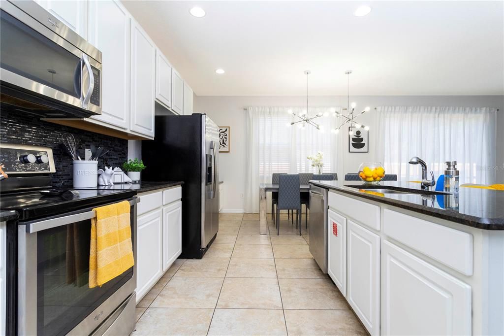 For Rent: $2,690 (4 beds, 3 baths, 1907 Square Feet)