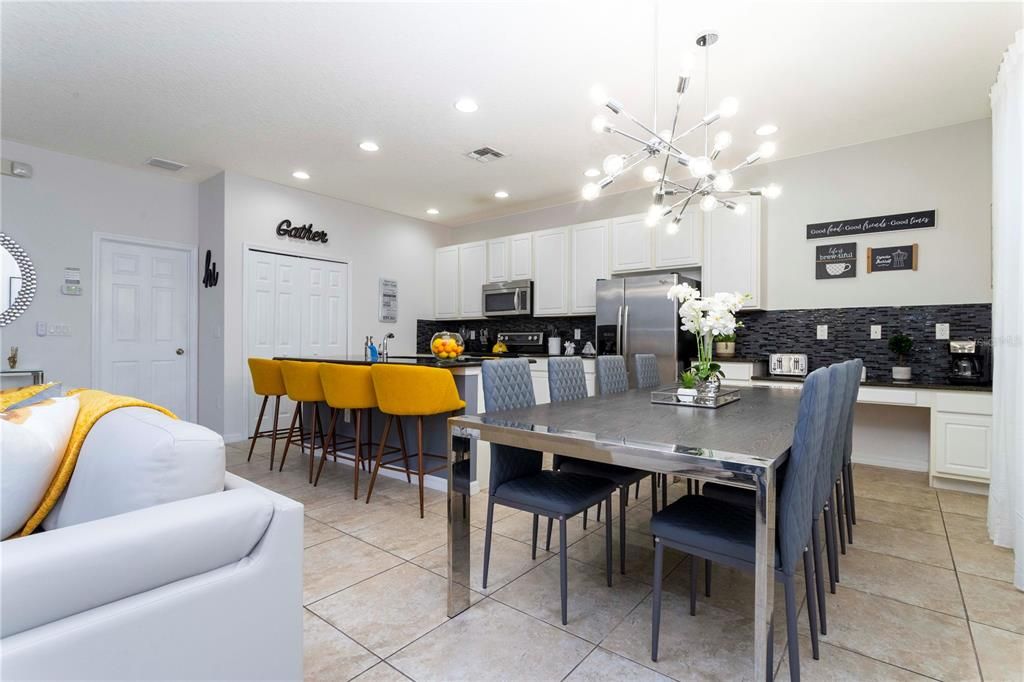 For Rent: $2,690 (4 beds, 3 baths, 1907 Square Feet)