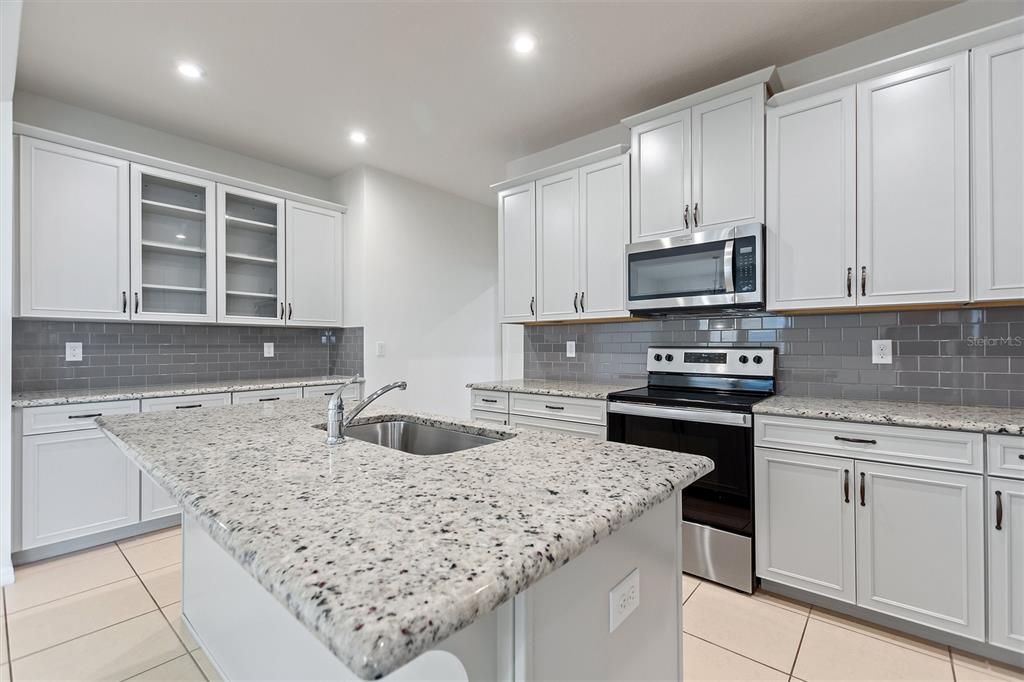 В аренду: $2,800 (4 спален, 2 ванн, 2170 Квадратных фут)