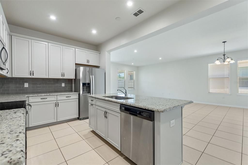 В аренду: $2,800 (4 спален, 2 ванн, 2170 Квадратных фут)