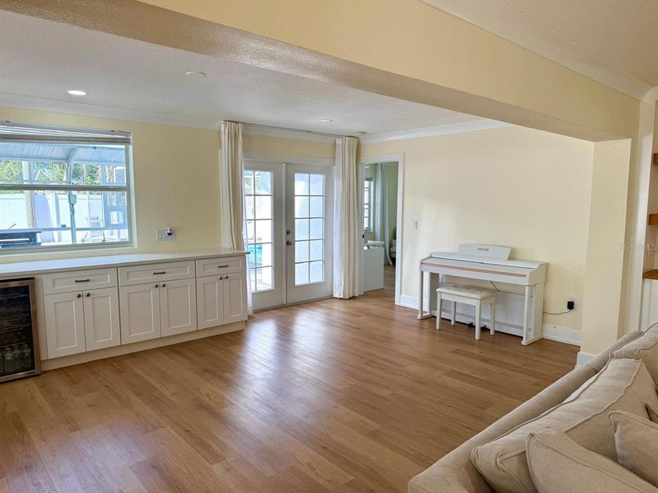 For Sale: $649,900 (5 beds, 3 baths, 2157 Square Feet)