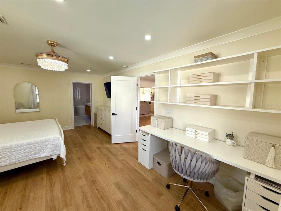 For Sale: $649,900 (5 beds, 3 baths, 2157 Square Feet)