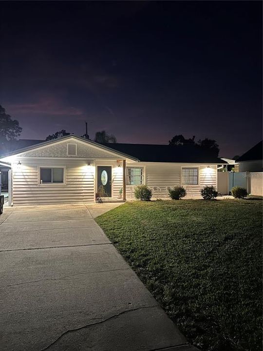 For Sale: $649,900 (5 beds, 3 baths, 2157 Square Feet)