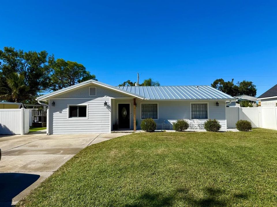 For Sale: $649,900 (5 beds, 3 baths, 2157 Square Feet)