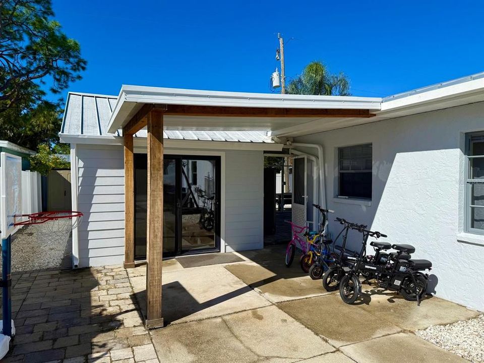 For Sale: $649,900 (5 beds, 3 baths, 2157 Square Feet)