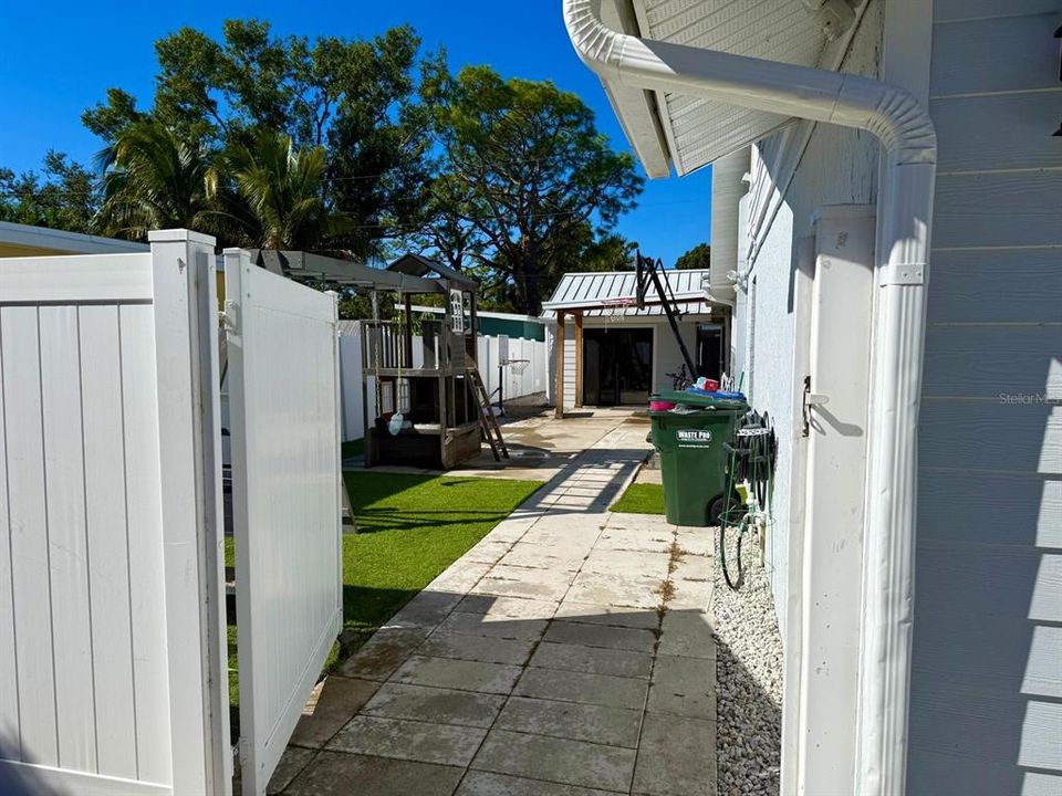 For Sale: $649,900 (5 beds, 3 baths, 2157 Square Feet)