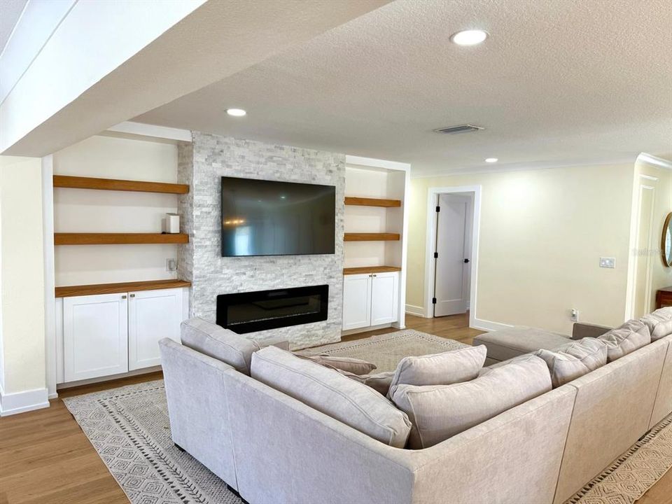 For Sale: $649,900 (5 beds, 3 baths, 2157 Square Feet)