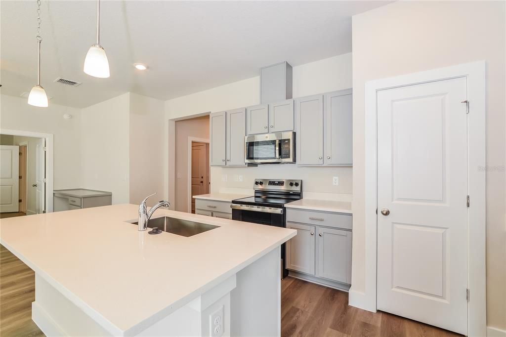 出租: $2,200 (3 贝兹, 2 浴室, 1334 平方英尺)