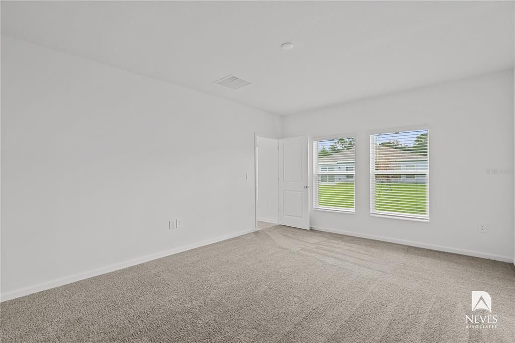 For Rent: $2,490 (4 beds, 2 baths, 1936 Square Feet)