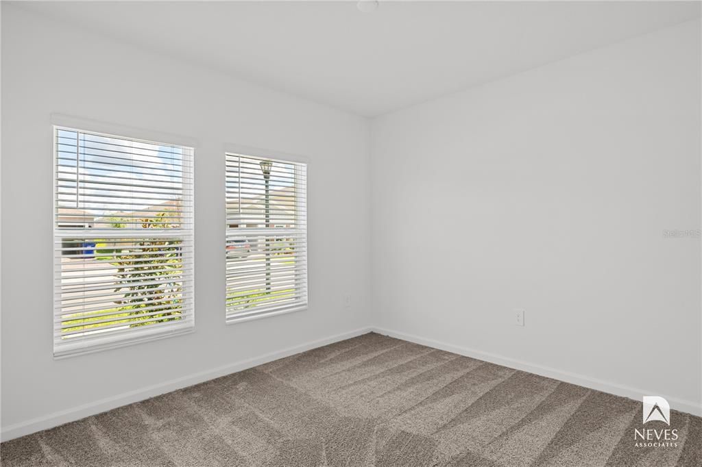 For Rent: $2,490 (4 beds, 2 baths, 1936 Square Feet)