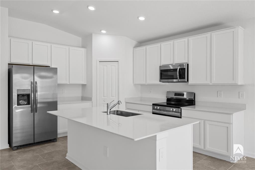 For Rent: $2,490 (4 beds, 2 baths, 1936 Square Feet)