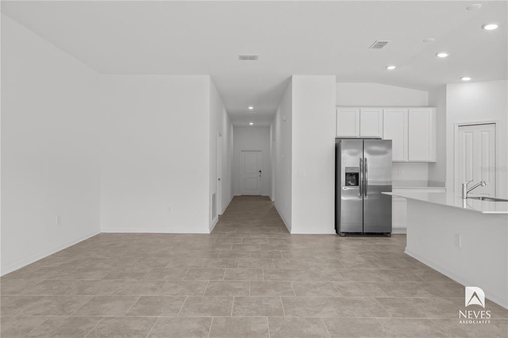 For Rent: $2,490 (4 beds, 2 baths, 1936 Square Feet)