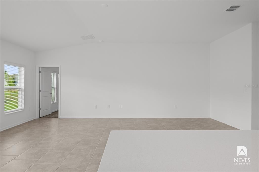 For Rent: $2,490 (4 beds, 2 baths, 1936 Square Feet)