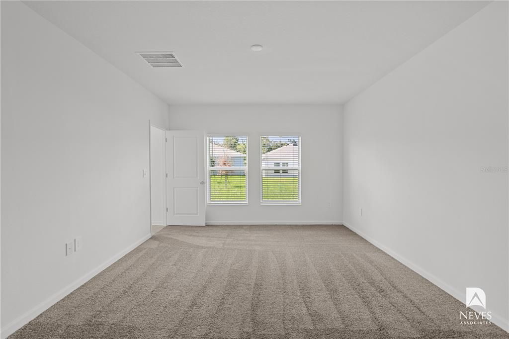 For Rent: $2,490 (4 beds, 2 baths, 1936 Square Feet)